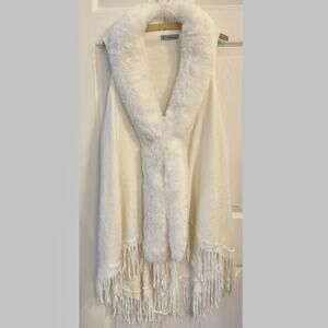 Chic White Faux Fur Trim Vest